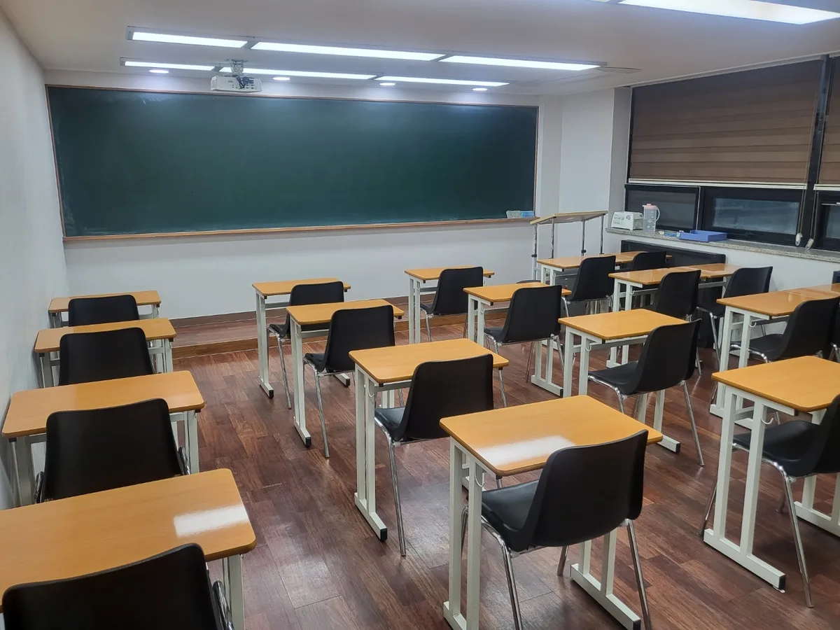 중구 무수동 스터디룸 미팅룸 장비 주변 정밀 위생청소 사례 - 행진크린