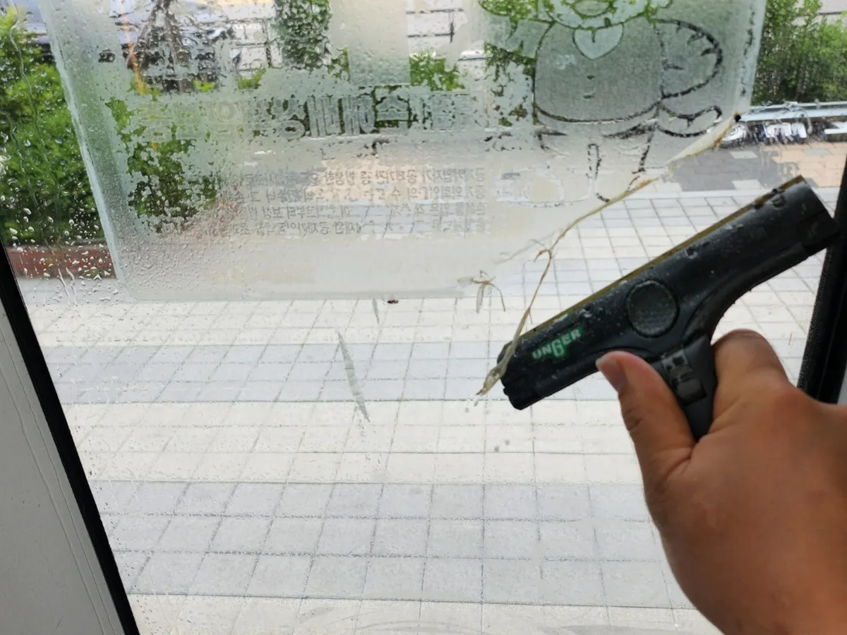 대덕구 법동 사무실 고층 외창 장비 주변 정밀 위생청소 사례 - 행진크린